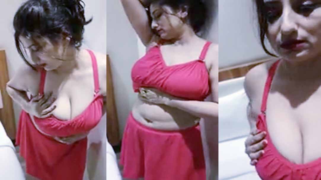 Soniya Soni Most Demanded Insta Model First Time Huge Boobs Pressing