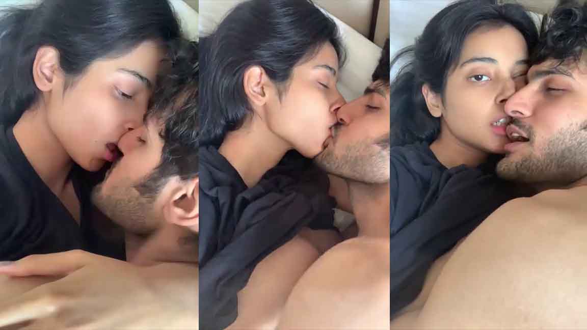 Alia Ghosh Cute Tik Toker Having Fan With Boyfriend Viral Video 